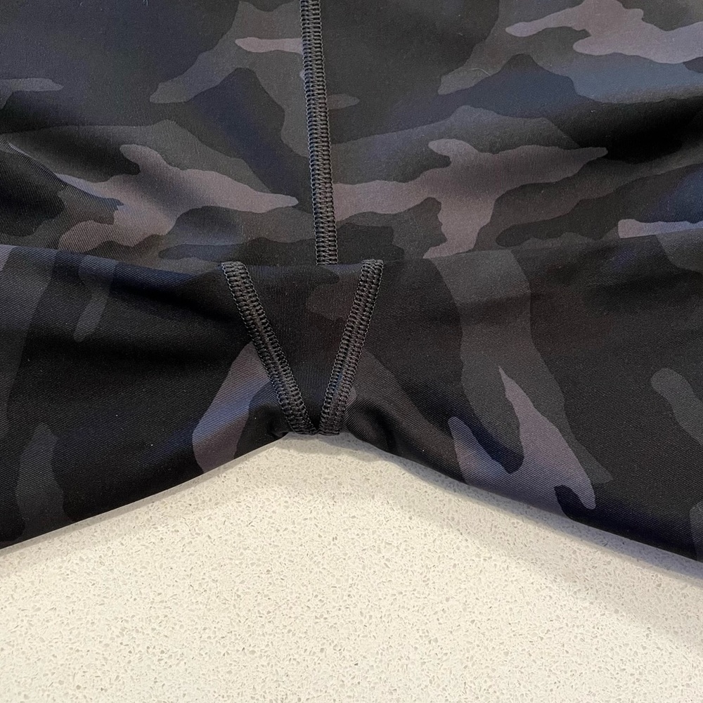 Athleta New Ultimate Stash Pocket 7/8 Camo Tight!! NWOT - Picture 7 of 8